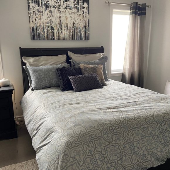 Revelle Duvet Cover and Pillow Shams Queen - Picture 2 of 7